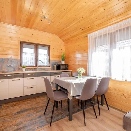 Uroczy Zakatek 2 אכסניה