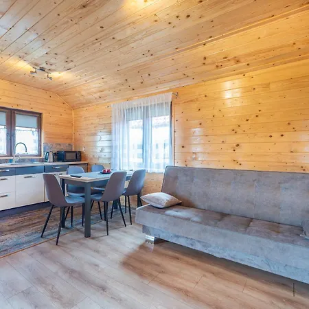 Uroczy Zakatek 2 אכסניה